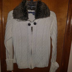 Zippered sweater with detachable fur collar